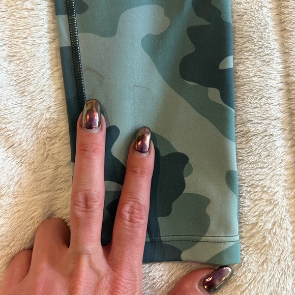 Simms Green Camo Leggings Size Medium - Picture 6 of 7